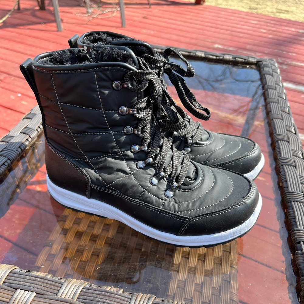 Women’s Black Snow Boots